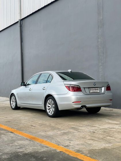 รถ BMW Series 5 520d สี บรอนซ์เงิน