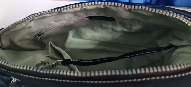 กระเป๋าสะพาย Kipling รุ่น New Rita สี True Blue ( 13 x 10.25 x 4 นิ้ว) รูปที่ 4