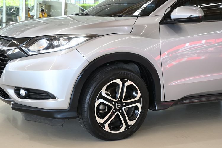 Honda HR-V 2017 1.8 E Sedan เบนซิน LPG เกียร์อัตโนมัติ บรอนซ์เงิน รูปที่ 4