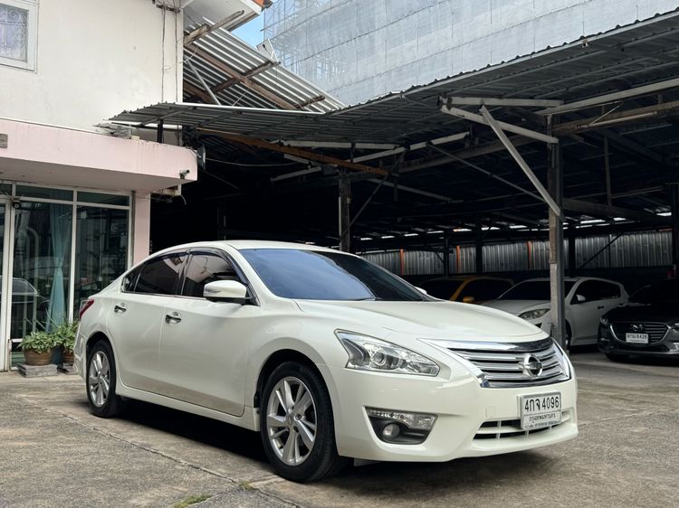 รถ Nissan Teana 2.0 XL สี ขาว