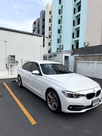 BMW Series 3 2018 330e Sedan เบนซิน ไม่ติดแก๊ส เกียร์อัตโนมัติ ขาว รูปที่ 2