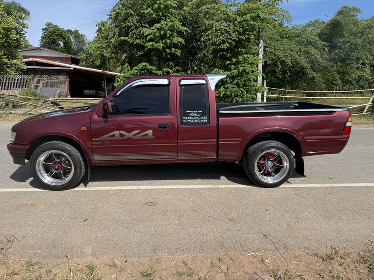รถ Isuzu Dragon Power 2.5 SLX สี แดง