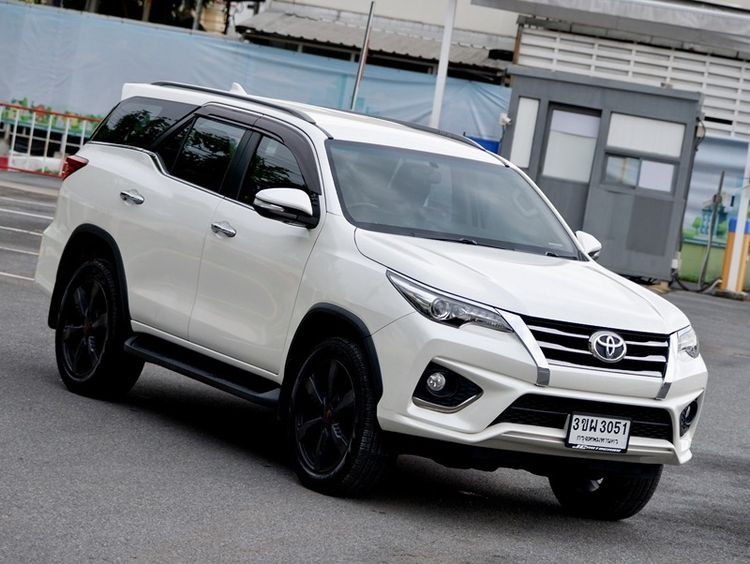 Toyota Fortuner 2017 2.8 TRD Sportivo Utility-car ดีเซล ไม่ติดแก๊ส เกียร์อัตโนมัติ ขาว รูปที่ 3
