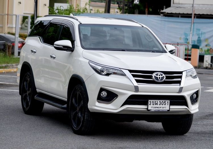 Toyota Fortuner 2017 2.8 TRD Sportivo Utility-car ดีเซล ไม่ติดแก๊ส เกียร์อัตโนมัติ ขาว