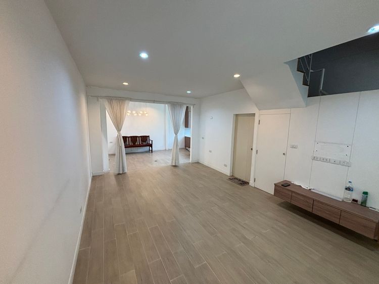 AP (Thailand) มีบางส่วน 2018 🏠 เจ้าของขายเอง Townhome 3 ชั้น บ้านกลางเมือง ปิ่นเกล้า-จรัญ บ้านแปลงมุม 27.2 ตรว พื้นที่ใช้สอย 180 ตรม ต่อเติมเต็มพื้นที่ พร้อมอยู่ รูปที่ 2
