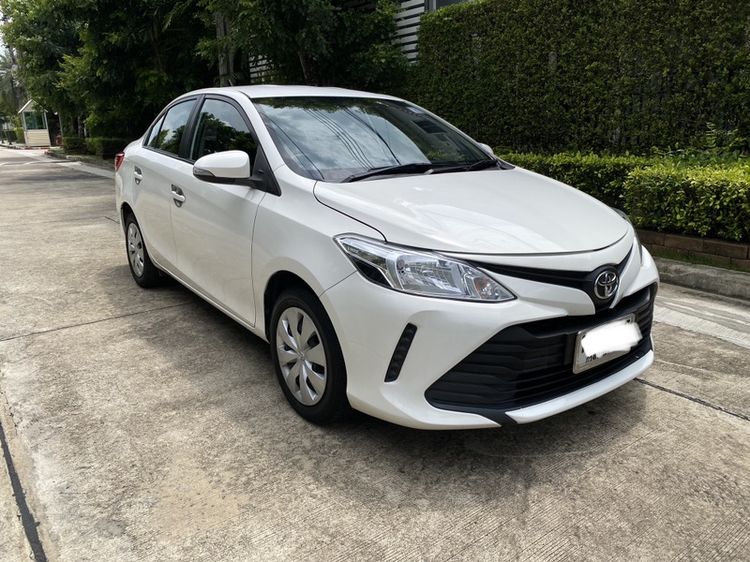 รถ Toyota Vios 1.5 J สี ขาว