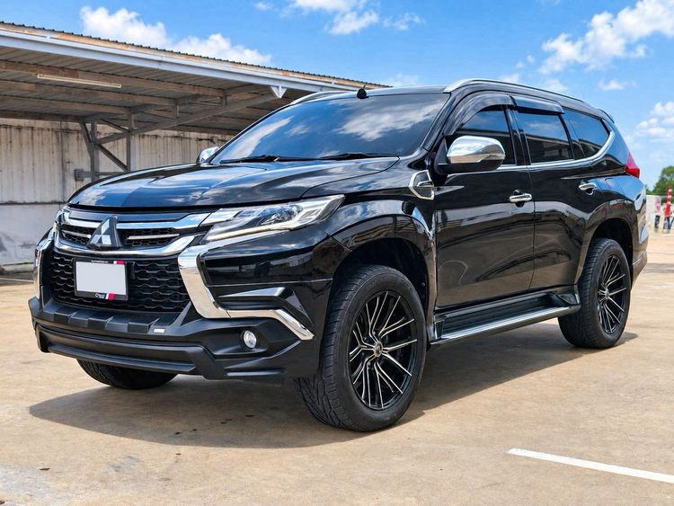รถ Mitsubishi Pajero Sport 2.4 GT สี ดำ