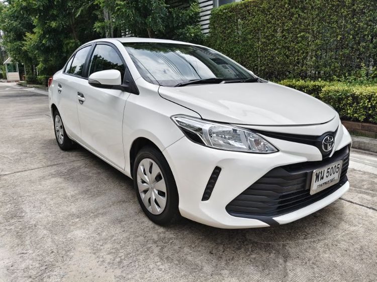 รถ Toyota Vios 1.5 J สี ขาว
