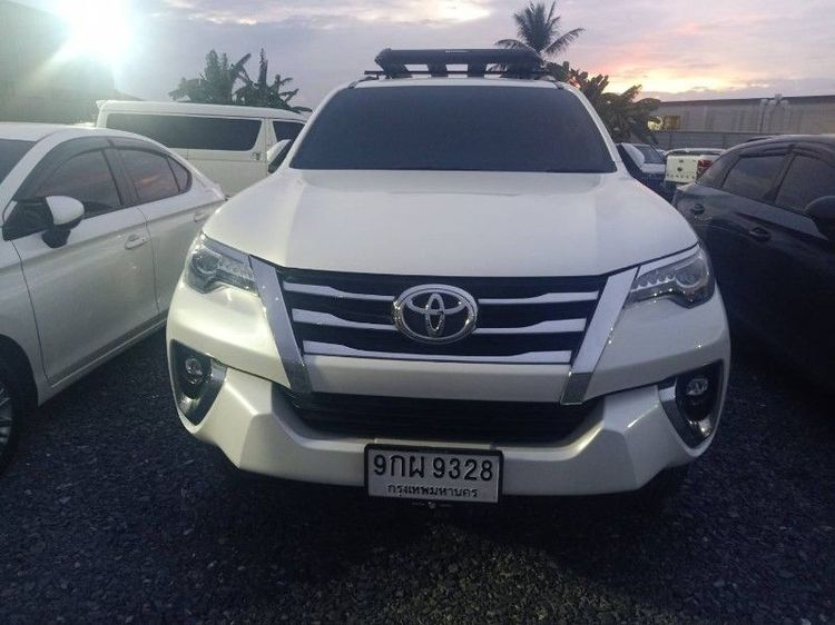 รถ Toyota Fortuner 2.4 G สี ขาว