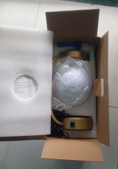 โคมไฟ ดวงจันทร์ลอยได้ (Magnetic Levitating Moon Lamp)