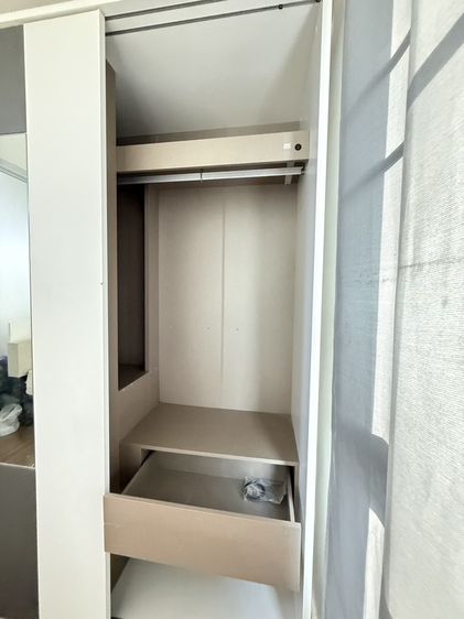 ขายตู้เสื้อผ้า SB Funiture สภาพสวยมีตำหนิตามรูป ไฟตู้ใช้ได้ปกติ รูปที่ 3