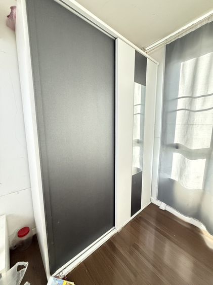 ขายตู้เสื้อผ้า SB Funiture สภาพสวยมีตำหนิตามรูป ไฟตู้ใช้ได้ปกติ รูปที่ 2