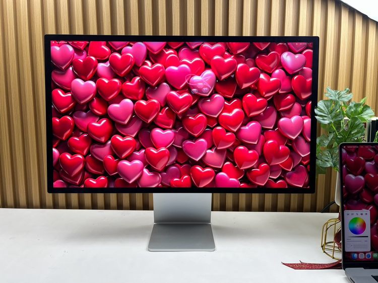 Studio Display 27-inch Retina 5K Stand Glass