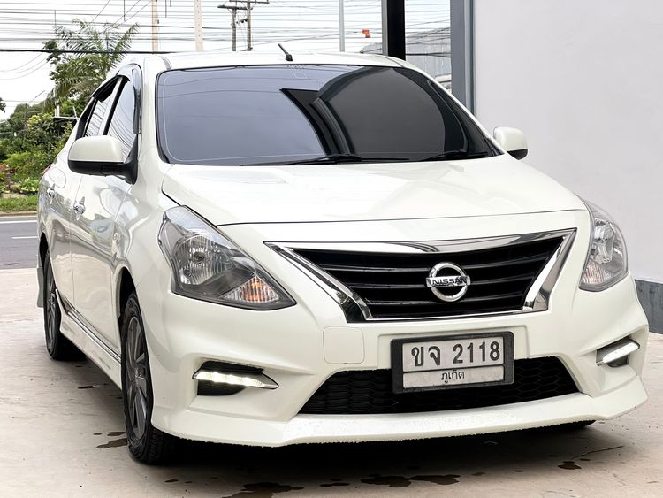 รถ Nissan Almera 1.2 E Sportech สี ขาว