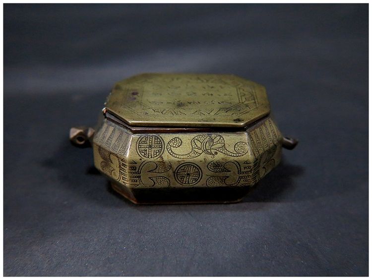 ตลับใส่ของอเนกประสงค์ขนาดพก ตลับยาโบราณ (Antique Brass Trinket Box) งานศิลปะโลหะสไตล์จีนคลาสสิก