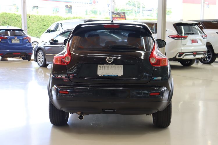 Nissan Juke 2014 1.6 V Sedan เบนซิน ไม่ติดแก๊ส เกียร์อัตโนมัติ ดำ รูปที่ 4