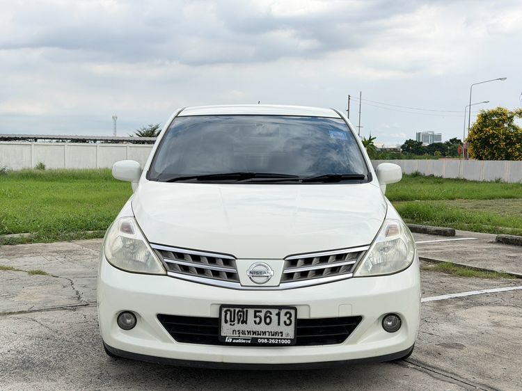 รถ Nissan Tiida 1.6 G Latio สี ขาว