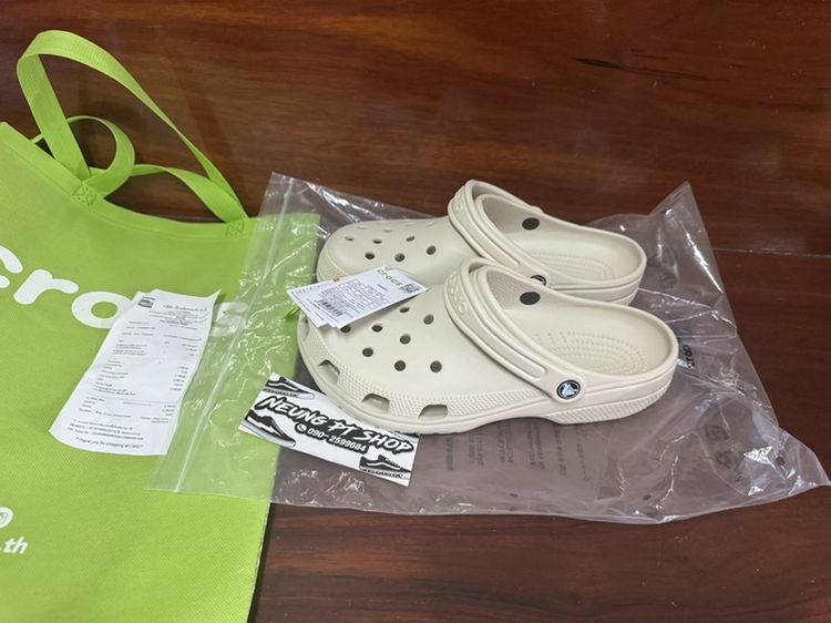รองเท้าแตะ อื่นๆ UK 9 | EU 43 1/3 | US 9.5 อื่นๆ Crocs มือ 1 ของใหม่ พร้อมใบเสร็จ ครับแท้ 100%Size M10/W12 เหมาะกับ เท้า 28 cm ราคา : 1,380฿ (รวมส่ง ) ครับ