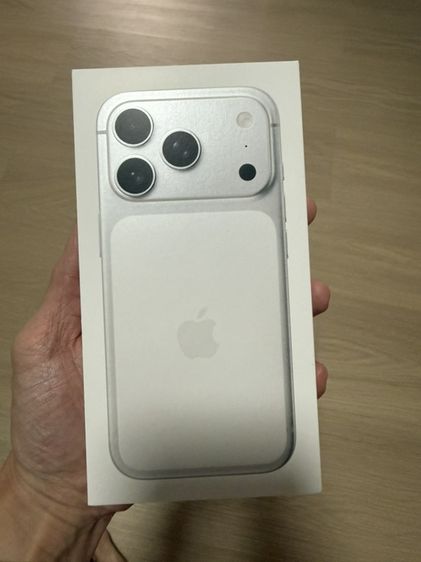 256 GB iPhone 17 pro silver ใหม่ไม่แกะ