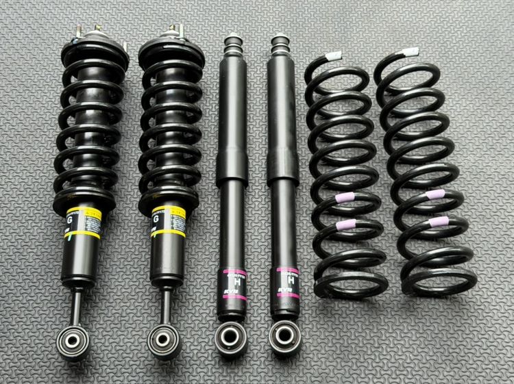 โช๊คถอดป้ายแดง fortunerGR SPORT🔴⚫️ ระบบ MONO TUBE นุ่มหนิบ หน้า หลัง พร้อม สปริง ใส่FORTUNER 4X4 ทุกรุ่นชุด 20500☎️โทร 0865355540ไอดีไลน์ :: ID line https://l