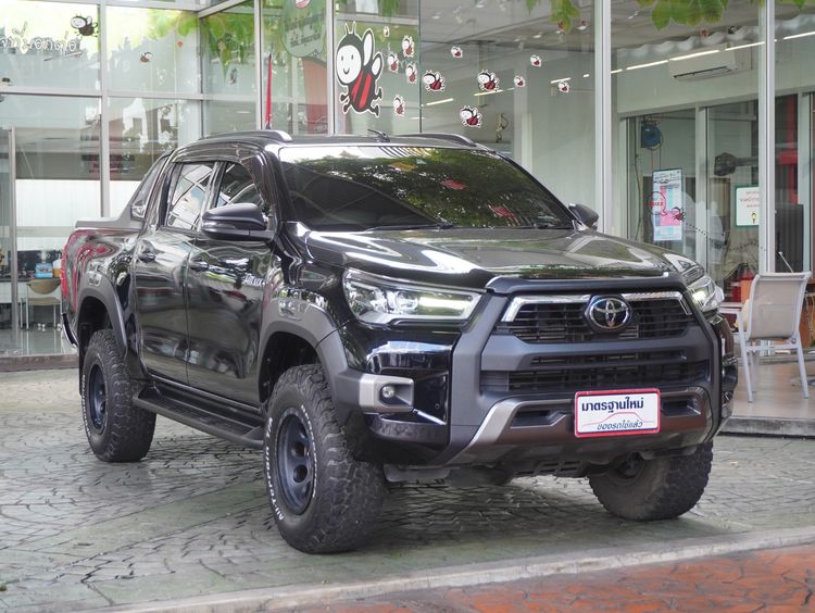 รถ Toyota Hilux Revo Double Cab Prerunner 2x4 2.4 Rocco สี น้ำตาล