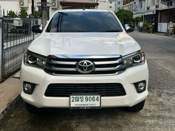 รถ Toyota Hilux Revo 2.4 Prerunner E Plus สี ขาว