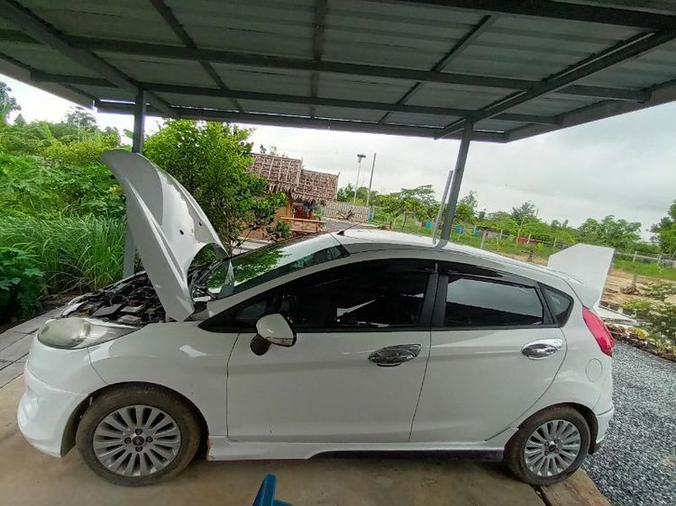 รถ Ford Fiesta 1.5 Sport สี ขาว