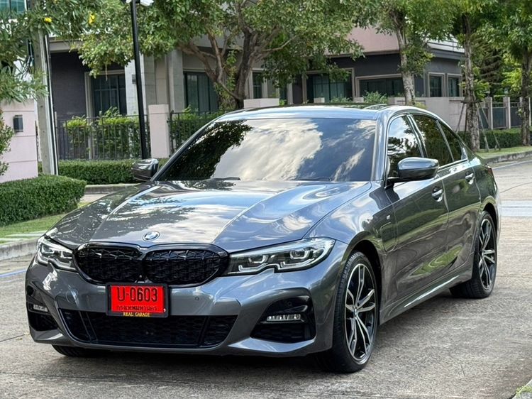 รถ BMW Series 3 330e สี เทา