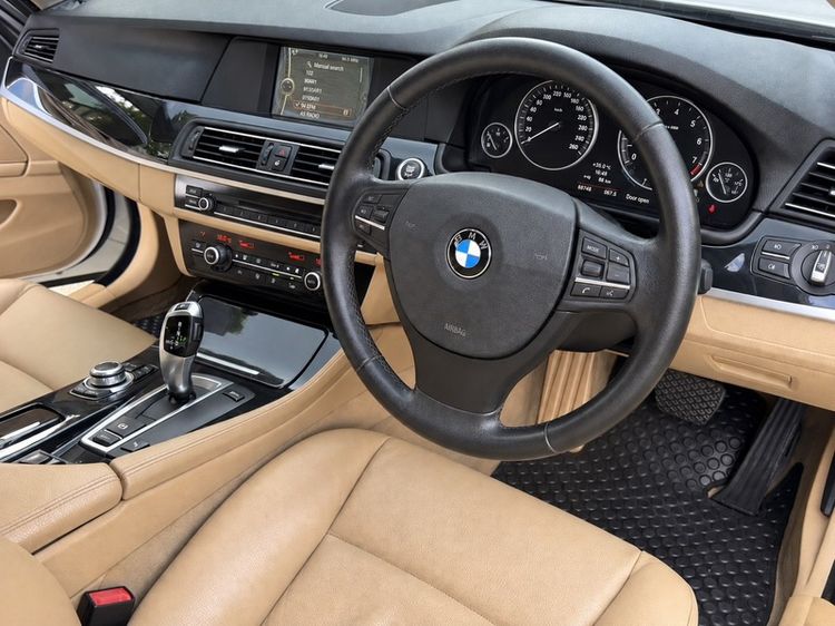 BMW Series 5 2010 523i Sedan เบนซิน ไม่ติดแก๊ส เกียร์อัตโนมัติ ขาว รูปที่ 4