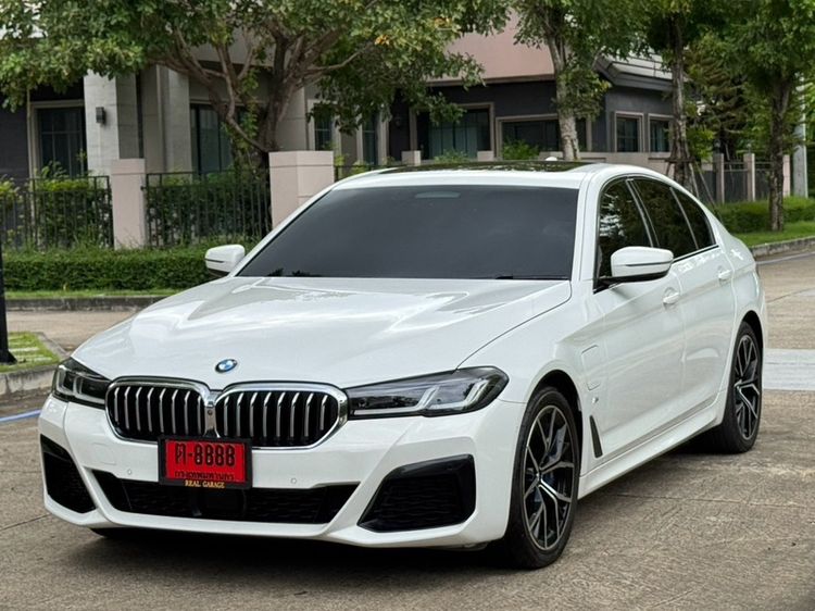 รถ BMW Series 5 530e สี ขาว