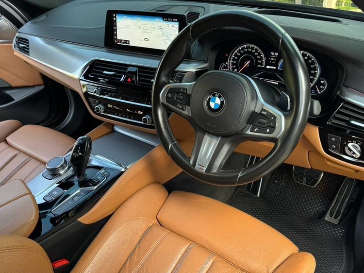 BMW Series 5 2018 530e Sedan ปลั๊กอินไฮบริด (PHEV) ไม่ติดแก๊ส เกียร์อัตโนมัติ ดำ รูปที่ 4