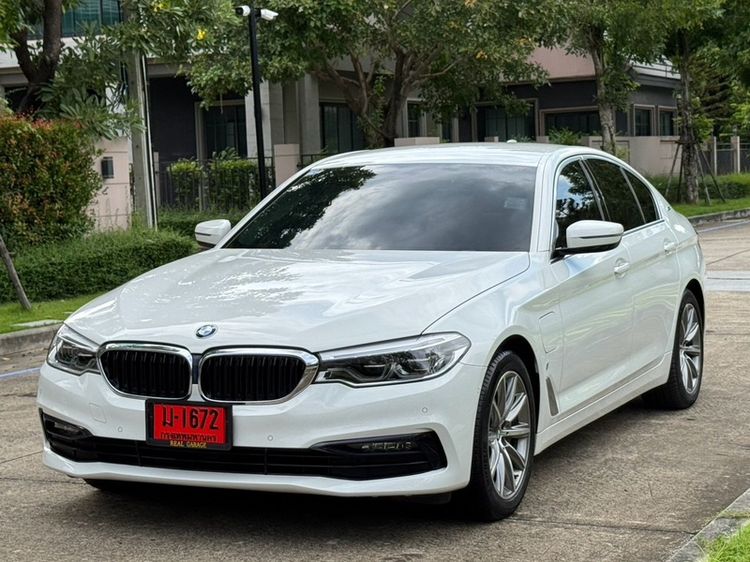 รถ BMW Series 5 530e สี ขาว