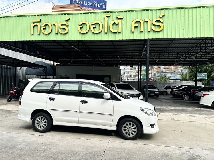 รถ Toyota Innova 2.0 V สี ขาว