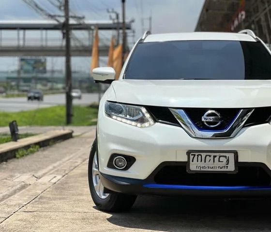 รถ Nissan X-Trail 2.0 E Hybrid สี ขาว