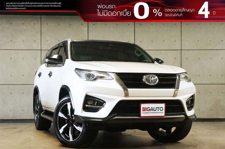 รถ Toyota Fortuner 2.8 TRD Sportivo 4WD สี ขาว