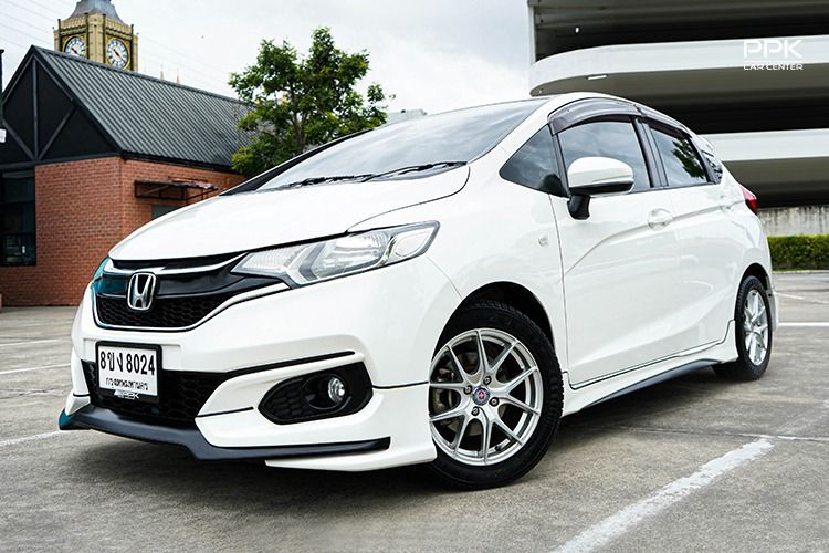 รถ Honda Jazz 1.5 S สี ขาว