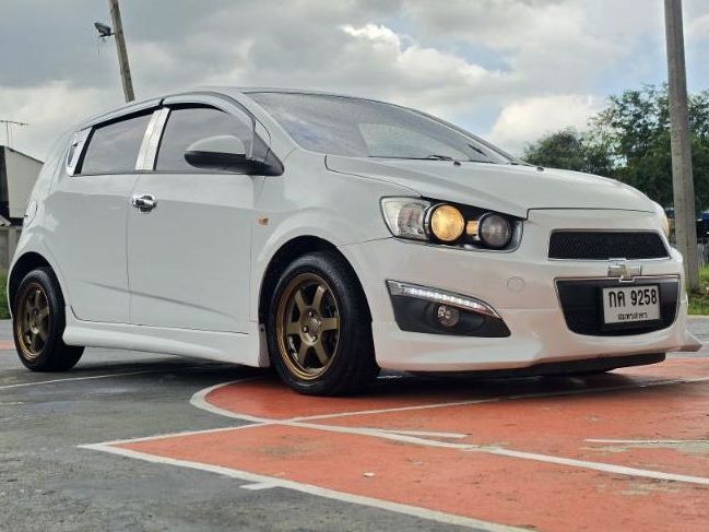 รถ Chevrolet Sonic 1.4 LT สี ขาว