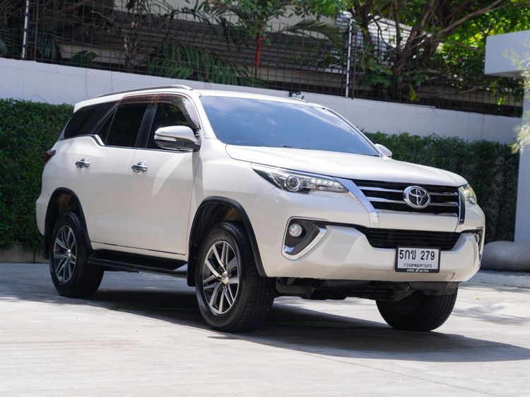 Toyota Fortuner 2016 2.8 V Utility-car ดีเซล ไม่ติดแก๊ส เกียร์อัตโนมัติ ขาว