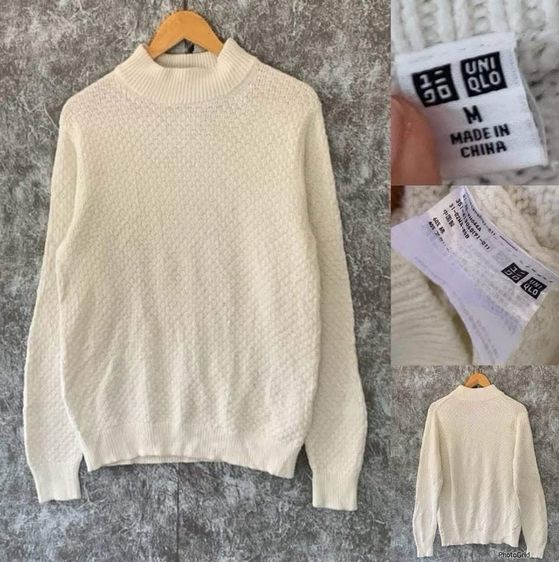 อื่นๆ เสื้อไหมพรม อื่นๆ เบจ แขนยาว เสื้อกันหนาวไหมพรม UNIQLO แท้ 💯 size M วัดจริงขนาด อก 21 ยาว 26.5 นิ้ว สภพใหม่มาก ทรงสวย ดีเทลสวยเนื้อผ้านุ่ม หายากน่าสะสมครับ
