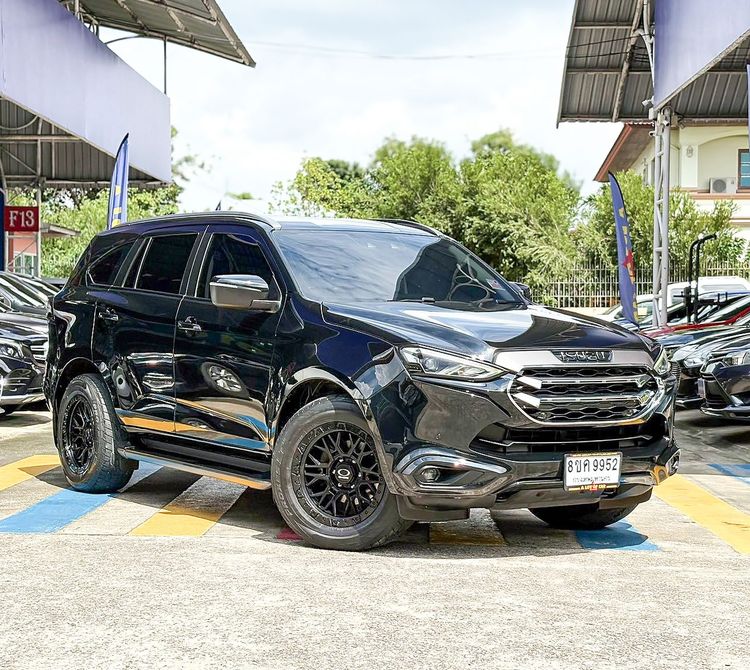 รถ Isuzu MU-X 3.0 Ultimate AT 4WD สี ดำ
