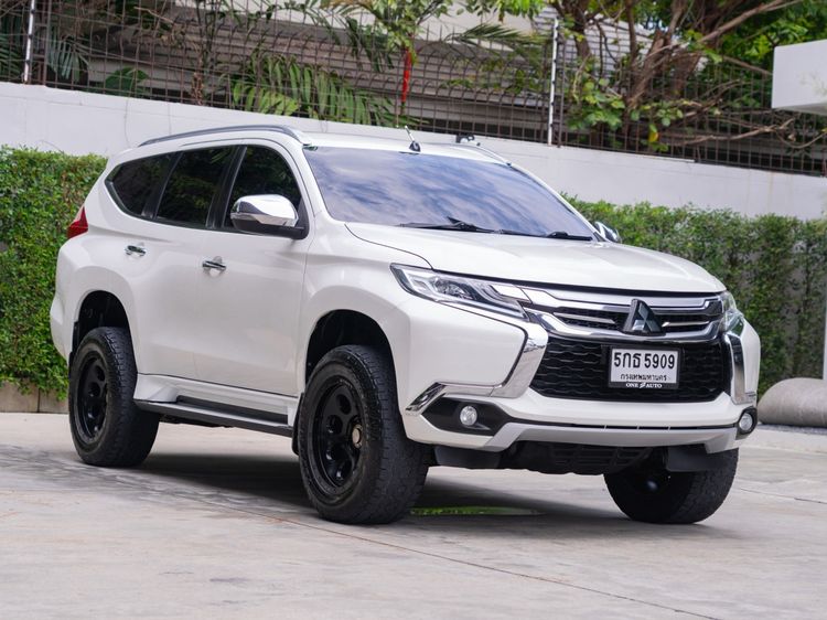 รถ Mitsubishi Pajero Sport 2.4 GT Premium สี ขาว