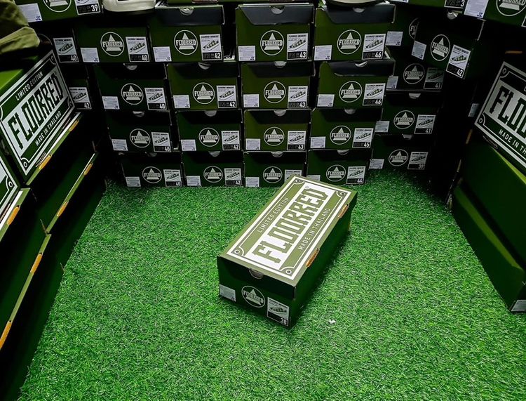 รองเท้าในภาพคือรุ่น FLOORRED EP.29 Camo ลายสก็อตสีเขียวขี้ม้า/เขียวฟอเรสท์ (Limited Edition 2026) แบรนด์สัญชาติไทย Floorredรายละเอียดสินค้าชื่อรุ่น: FLOORRED EP.2 รูปที่ 2