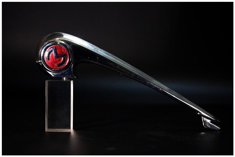 Hood Ornament สัญลักษณ์ปฝากระโปรงหน้ารถยนต์ Morris Minor