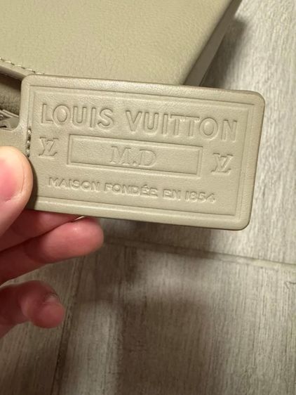 Louis Vuitton Fastline Wearable sage color very great condition รูปที่ 4