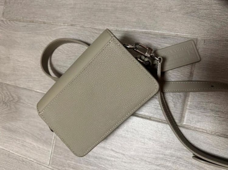 Louis Vuitton Fastline Wearable sage color very great condition รูปที่ 6