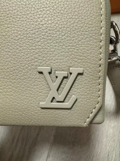 Louis Vuitton Fastline Wearable sage color very great condition รูปที่ 2