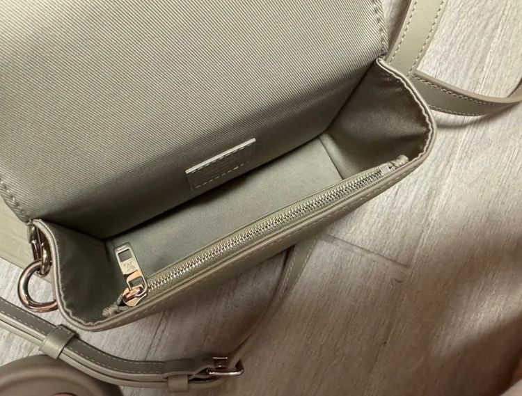 Louis Vuitton Fastline Wearable sage color very great condition รูปที่ 8