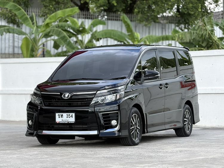 รถ Toyota Voxy 1.8 ZS สี ดำ