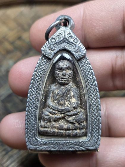 พระหลวงปู่ทวดเนื้อว่านเก่าๆ