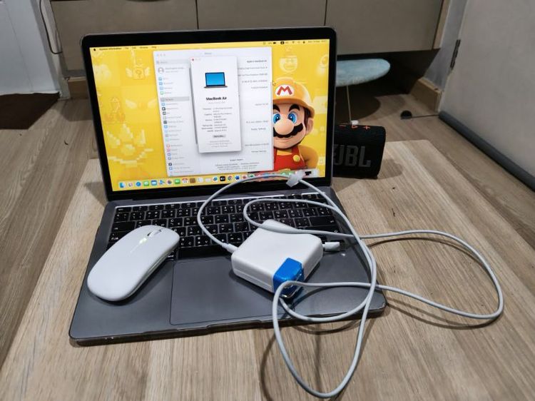 MacBook Air 13 นิ้ว ปี 2020 ชิป Intel Core i3 มือ2  พร้อมเคสใส เม้าท์ ที่ชาร์จเทียบเท่า